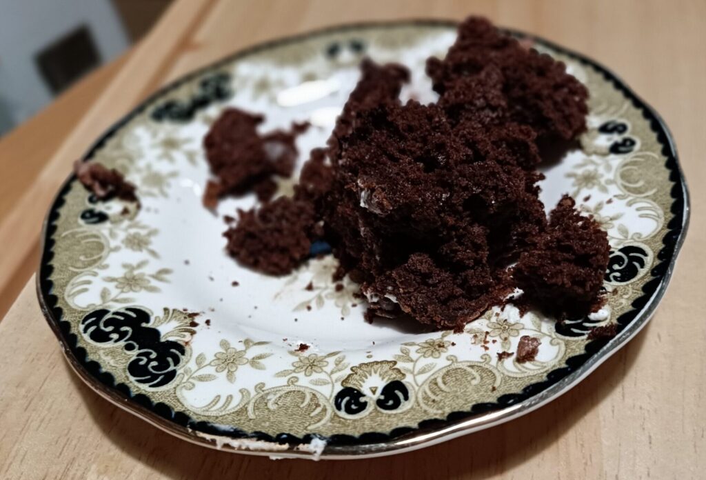 食べられて無残な状況のガトーショコラ